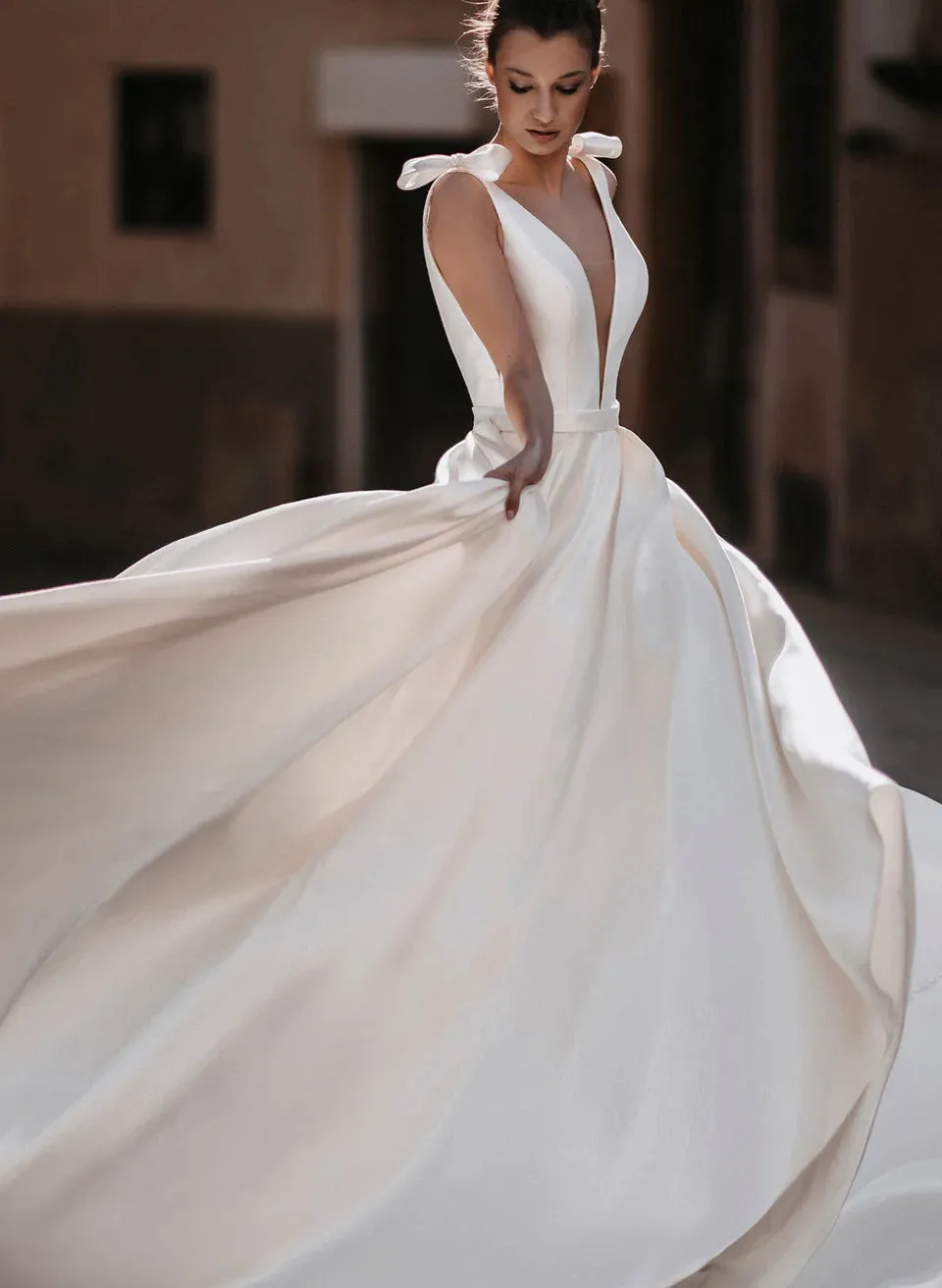 Luolandi Sleek Ball-Gown Satin V-Neck Bridal Gowns Open Back Simple Wedding Dress With Bow(s)