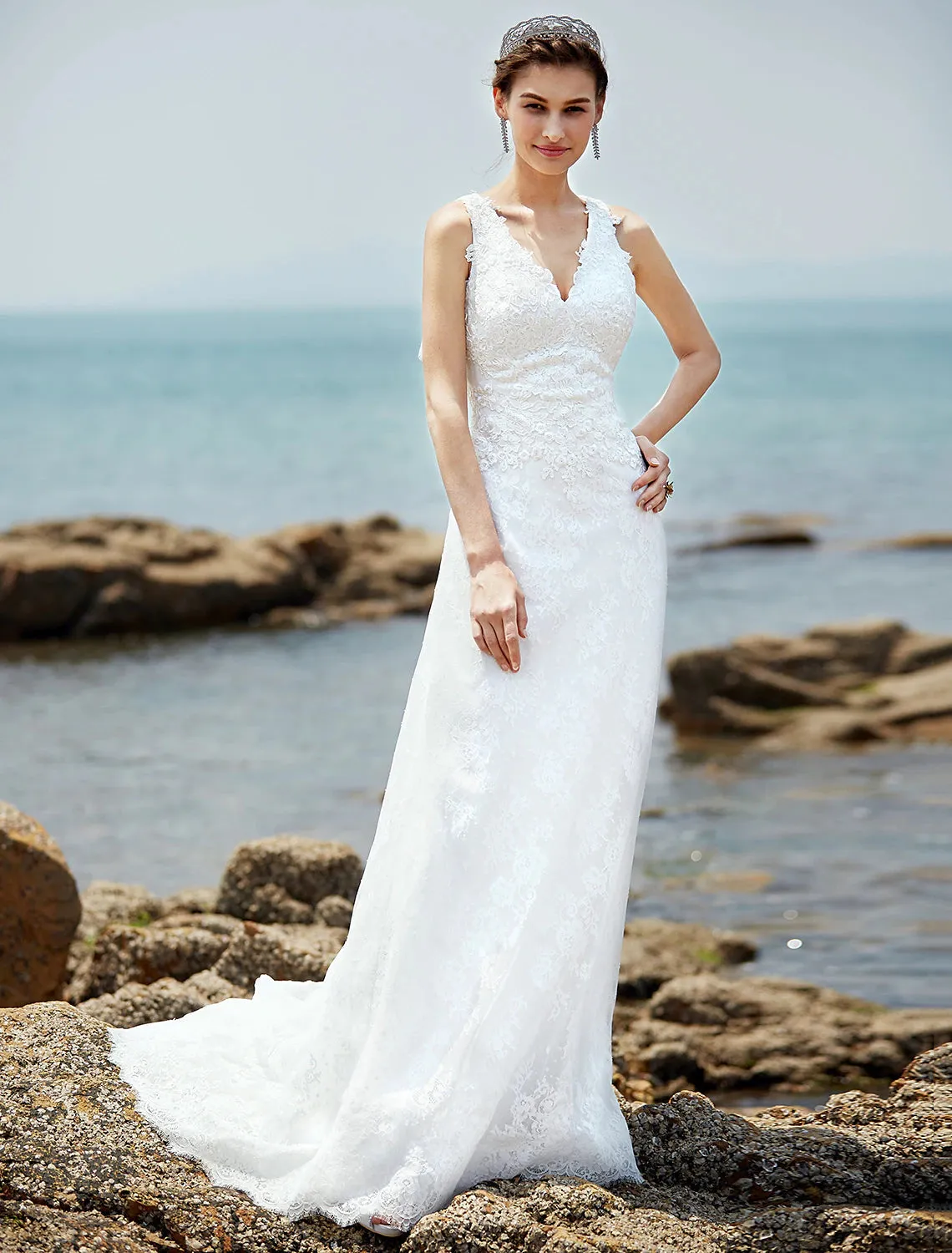 Luolandi Wedding Dresses Sheath / Column V Neck Sleeveless Court Train Lace Bridal Gowns With Appliques