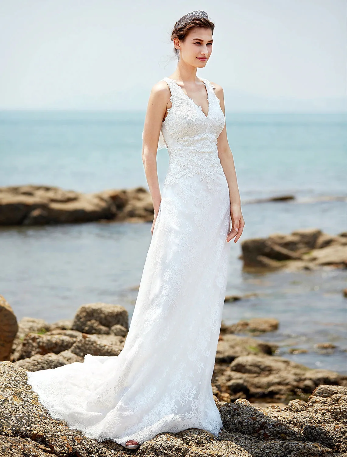 Luolandi Wedding Dresses Sheath / Column V Neck Sleeveless Court Train Lace Bridal Gowns With Appliques