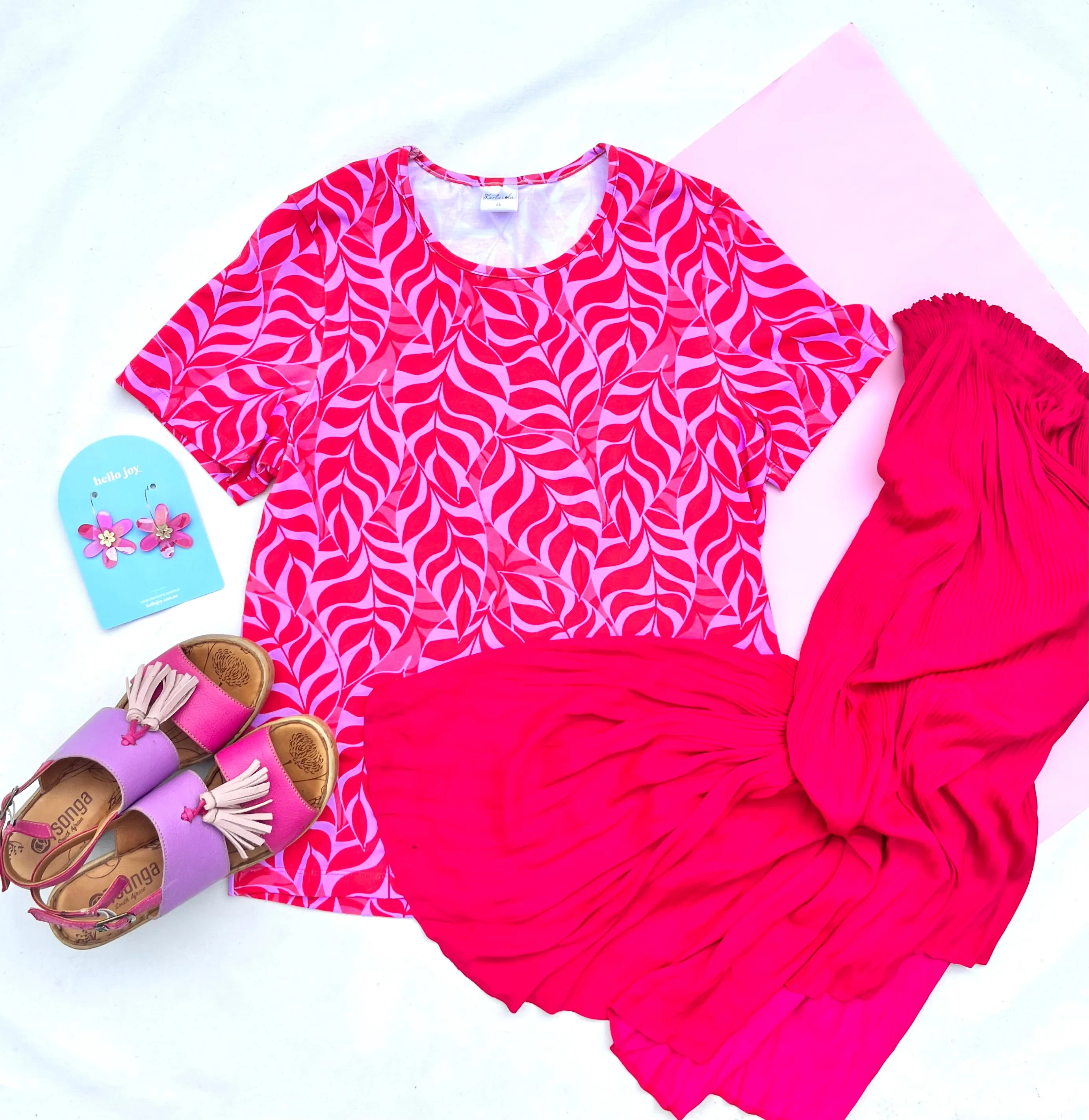 Unbe-leaf-able Everyday Tee Pinks